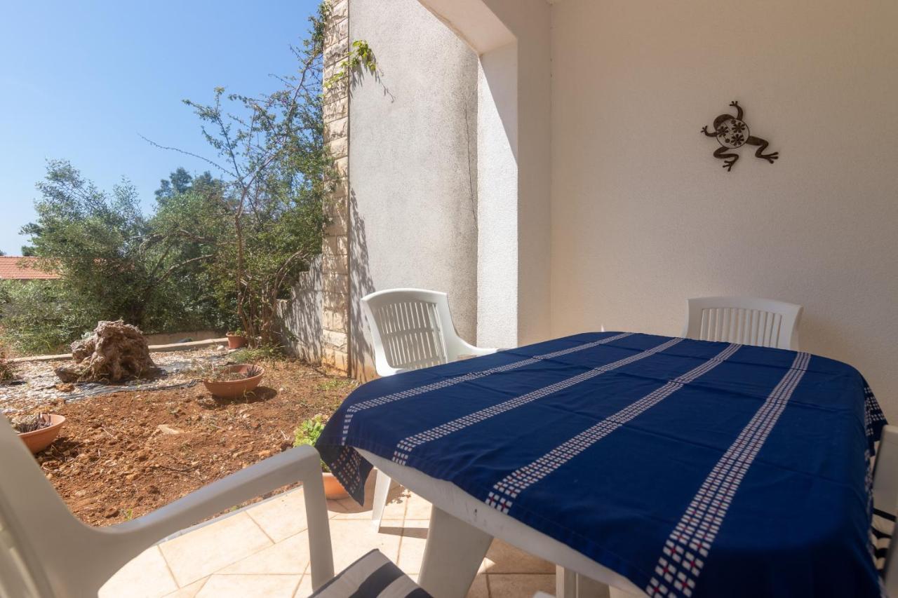 Apartments With A Parking Space Ivan Dolac, Hvar - 15784 외부 사진